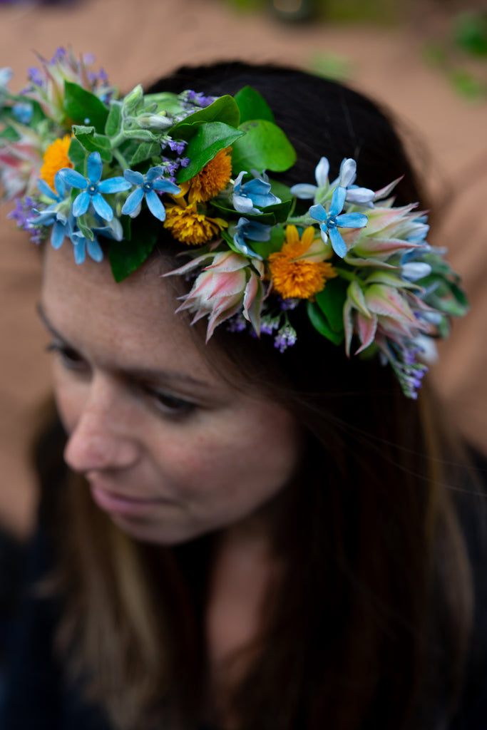 Boutonnieres, corsages & hair crowns